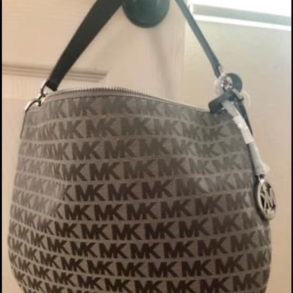 NWT MICHAEL KORS HoBo Style GRAY Bag with matching Wristlet